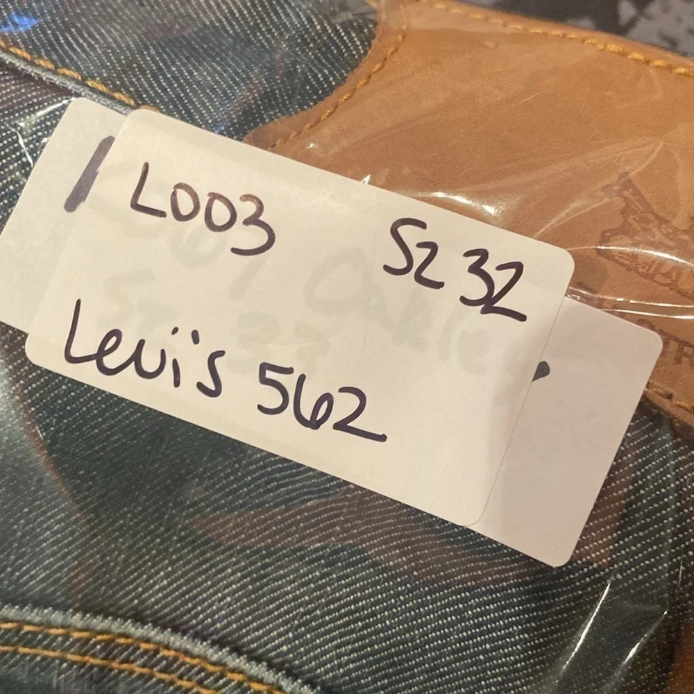 Levi’s 562 Men’s Red Tab Boot Cut Fit Blue Jeans Size 32 / 28